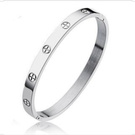 A bracelet Cartier -Love