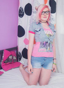 PrettyandNaug photo 1590759 thumbnail