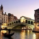 I want to take a trip to Venecia, Channels seems awesome!