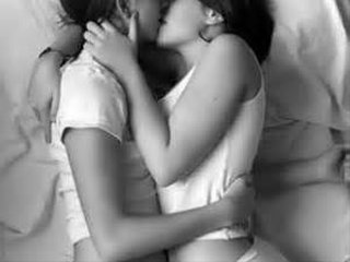 Viski-Cola 24y Lesbian Couple