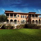 Вилла на берегу моря.