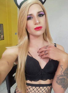 divasqueens kiss guys photo 4964985