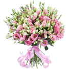 Букет цветов и маленькая шоколадка)