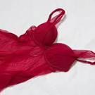 Lencería roja.
