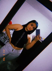 kendal-hot18 kiss photo 5310086