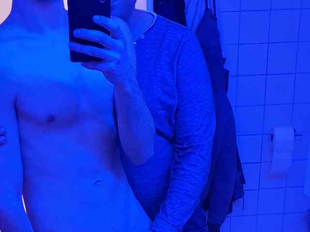 2HornyBiBoys