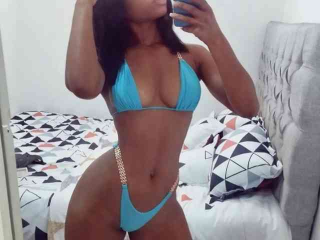 hot-brunnette