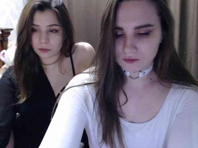 LucyQNikki