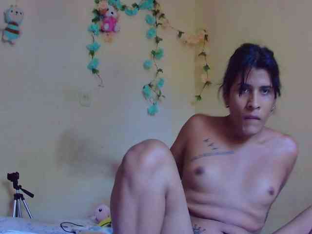 nikhollhot
