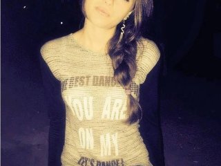 A Sex Chat Attractive Honey Is What I Am And My Age Is 18 Yrs Old