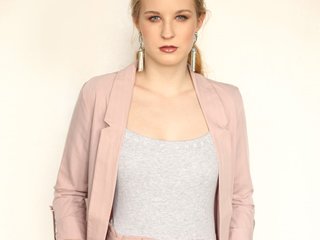 nikkipeach18