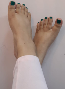 Feets, awesome feets...