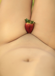 AnnieBellerou My juicy strawberry photo 5689184