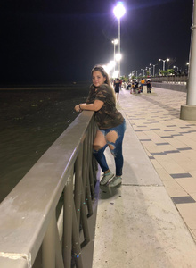 hello babys welcome to my room