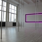 Студия с пилонами