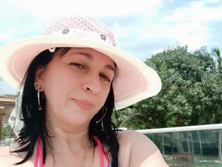 A Camwhoring Charming Babe Is What I Am! I Am A Brunette