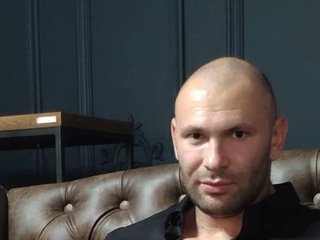 At BongaCams People Call Me Taras-01