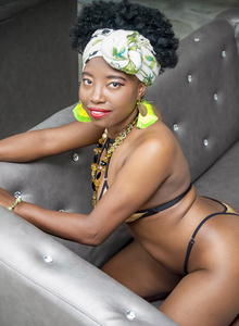 IsaCampbell Sexy Girl With Afro photo 6344356