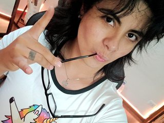 I Am A Brunette, I Am From Medellin, I'm A Camming Luscious Bimbo