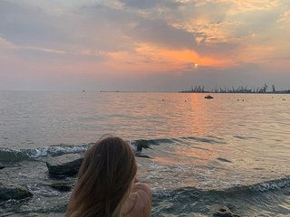 A Sex Chat Horny Woman Is What I Am, I'm 18 Years Old! I Am A Redhead