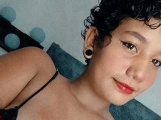 I'm 19 Years Old! A Live Webcam Sensual Hottie Is What I Am! I Am A Brunette