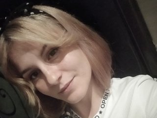 I'm 21 Years Old! I'm A Live Cam Desirable Woman