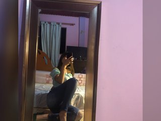 I Am A Brunette, My Model Name Is Reginiandrea