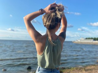 I Am A Blonde And People Call Me ArlineJoy! My Age Is 18 Years Old