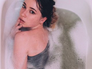 My Model Name Is LovelyHolly! I'm A Camming Pretty Gal! I Am A Redhead