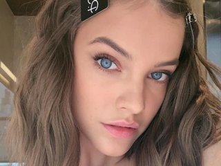 I'm 18! I'm A Live Chat Cute Female