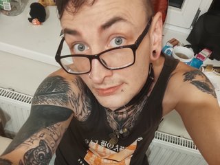 I Am A Blonde, I'm 30 Years Old And People Call Me AndyHoles