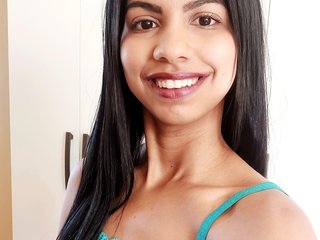 I Am A Brunette, I'm A Live Cam Pretty Chick And 22 Is My Age