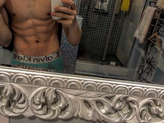 My Name Is Bigdi8! I'm 19 Years Of Age, I Am A Brunette
