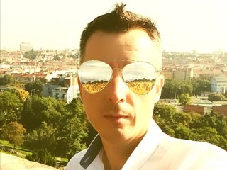 I'm 35 Years Old, People Call Me Dandyny, I Come From Lissabon