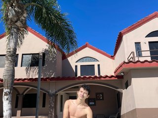 I Am Named Alesanta1! I'm 19