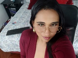 I'm A Live Webcam Delicious Hottie And I'm 27! I Am A Brunette