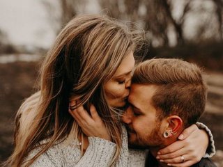 We Are A Sex Chat Suave Twosome And Our Age Is 19 Years Old