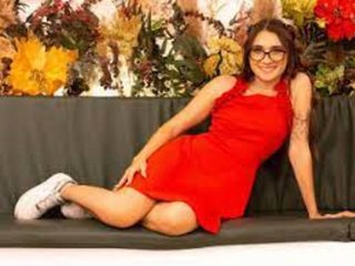 I Am A Brunette, 20 Is My Age And I'm A Live Webcam Horny Girl
