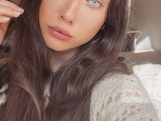 I'm A Cam Lovely Bimbo! I Am A Brunette And I'm 21 Years Of Age