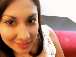 I'm 25 Yrs Old And I Am Named Esmeralda81 And A Webcam Easy Bimbo Is What I Am