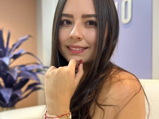 I Am A Brunette, I'm A Live Cam Stunning Female! I'm 21 Years Of Age