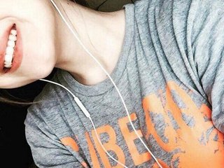 I'm A Cam Desirable Babe! I'm 32 Years Old