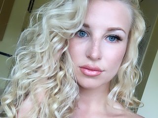 I'm 30 Years Old! A Live Chat Attractive Honey Is What I Am