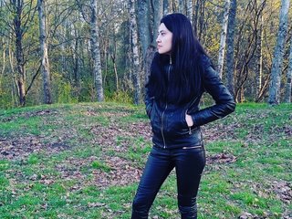 I'm A Live Webcam Dreamy Bimbo And I Am A Brunette