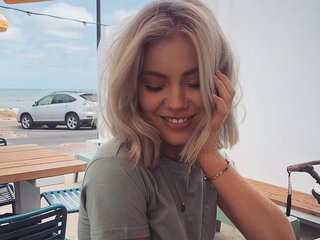 I'm 25 Yrs Old, I Am A Blonde And I'm A Live Webcam Easy Sweet Thing