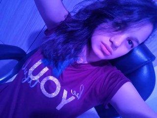 A Camming Dreamy Gal Is What I Am And I Am A Brunette