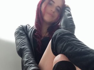 A Camwhoring Stunning Lady Is What I Am! I'm 25 Years Old