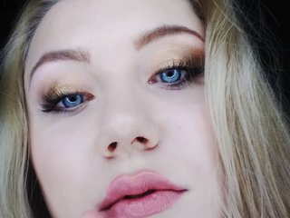 I'm 21 Yrs Old! I Live In New York, I Am A Blonde
