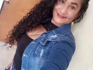 A Cam Beautiful Chick Is What I Am And I'm 42