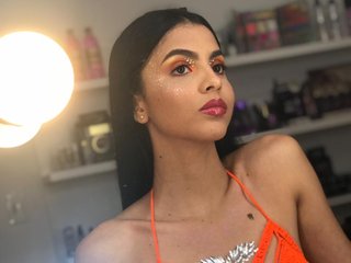 I'm A Live Chat Pleasing Lady And I'm 19 Years Old! I Am A Brunette